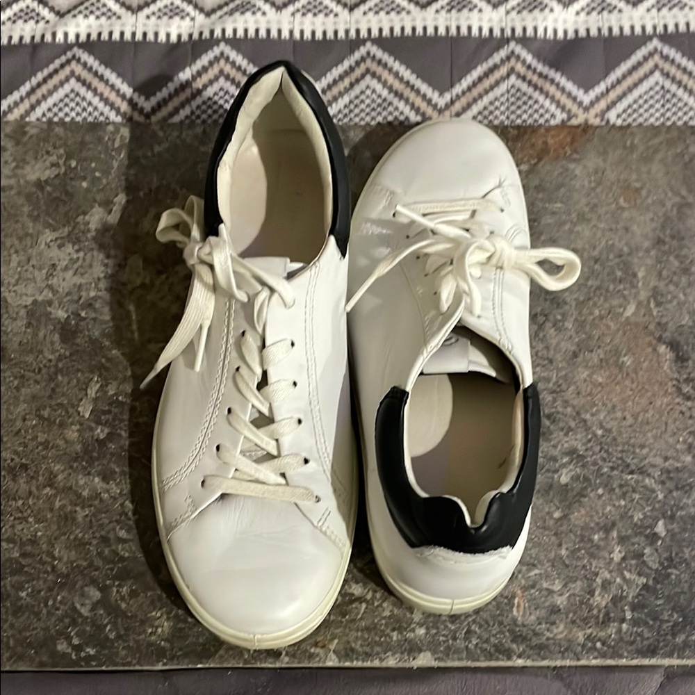 Ecco White Classic Sneakers
